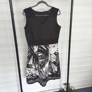 NINA LEONARD Elegant Black and White Sleeveless Dress SIZE 8